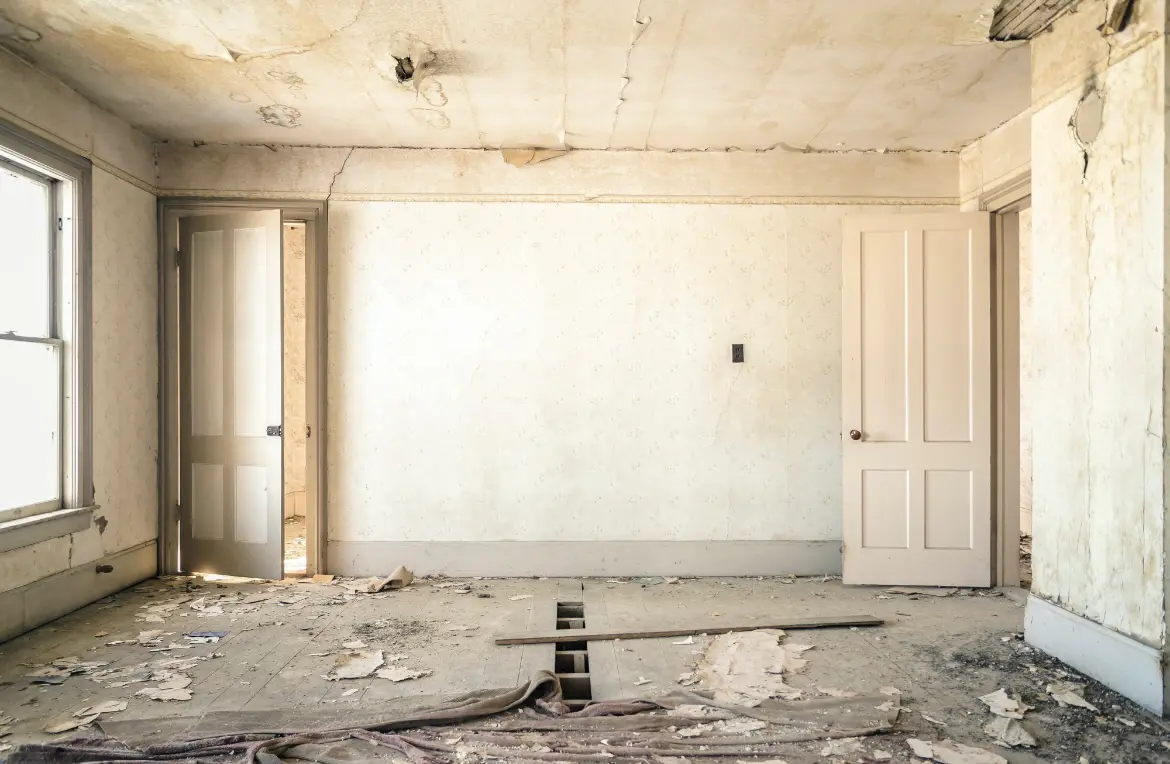 Waste disposal crew managing a cleanout project in North Manchester